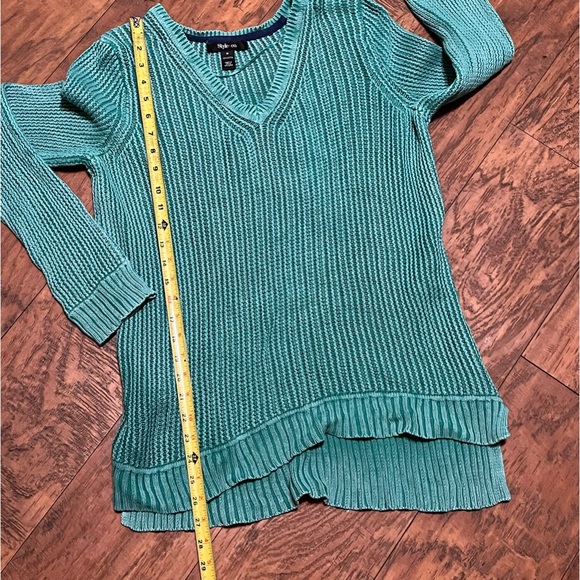 Style&co knit sweater v neck
Fitted long sleeve side slits 100% cotton size Med - Picture 4 of 7